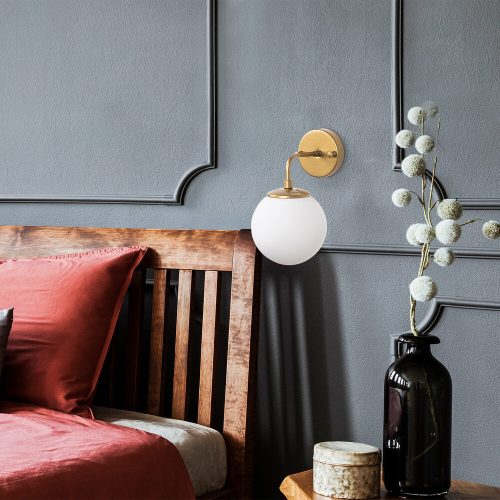 Elegant Gold Wall Lamp, Metal & Glass, 15x21x27 cm