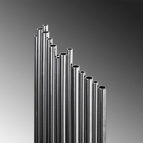 Stylish chrome wall lamp, metal housing, 18 cm width x 40 cm height x 8 cm depth | IP20 rating, E14 socket (max. 40W) | Perfect for modern interior design, an elegant lighting solution for any room