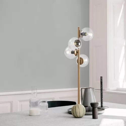Scandinavian floor lamp, gold metal housing, 130 cm high, 32 x 32 cm base, 4 x E27 sockets (max. 40 W), elegant glass cap, 200 cm cable length, stylish lighting for modern interior design and living spaces