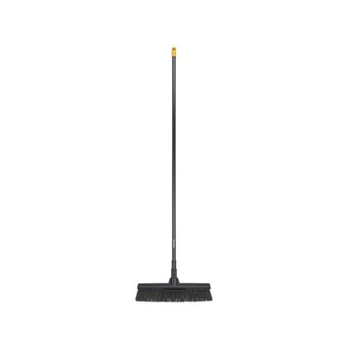 Fiskars Solid™ Universal Outdoor Broom (L)