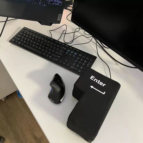 ENTER key large anti-stress USB pillow