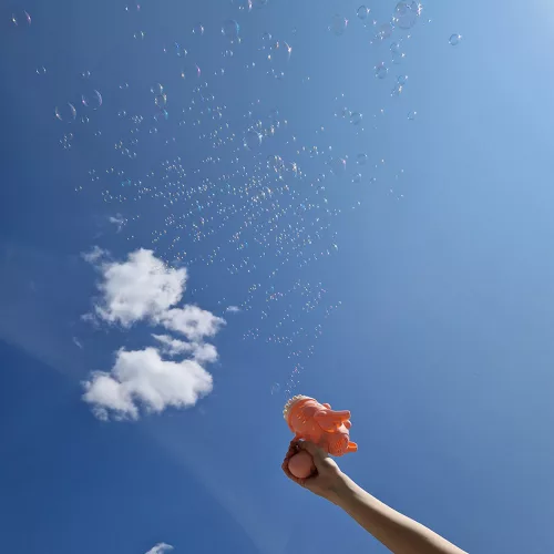 Soap bubble gun with wings pink