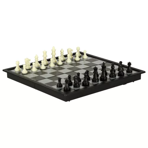 Magnetic chess set
